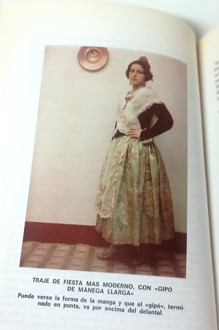Joya Fallas: El traje de labradora valenciana 1983