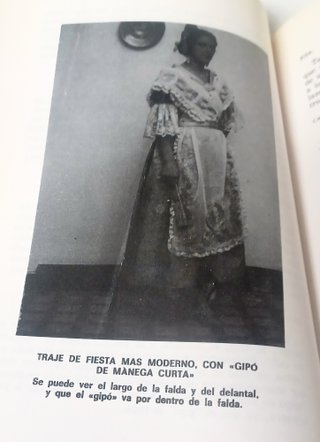 Joya Fallas: El traje de labradora valenciana 1983
