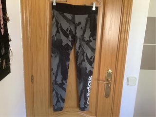 Leggings Adidas Camuflaje Negro y Gris