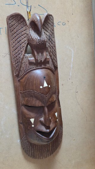 Máscara de Arte Africano Tallada en Madera