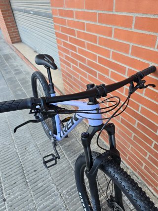 Bicicleta Trek Procaliber 6 Morada T-M