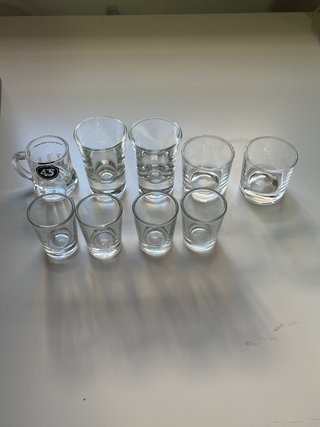 Lote 9 vasos de chupito con caja de Jack Daniels
