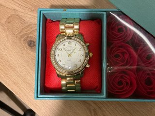 Reloj CYRAN Dorado Nuevo