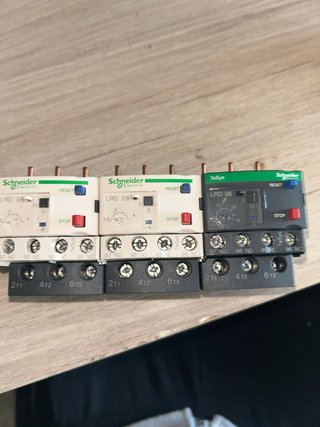 Lote de 3 Relés Térmicos Schneider Electric