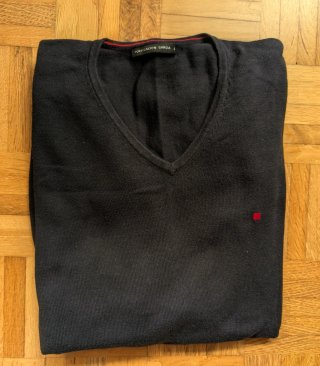 Jersey Purificación García cuello pico negro