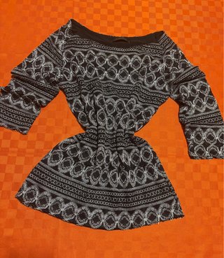 Maglia nera e argento con motivi geometrici
