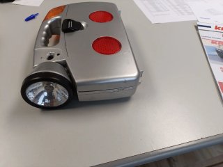 Caja de Herramientas con Linterna Integrada.
