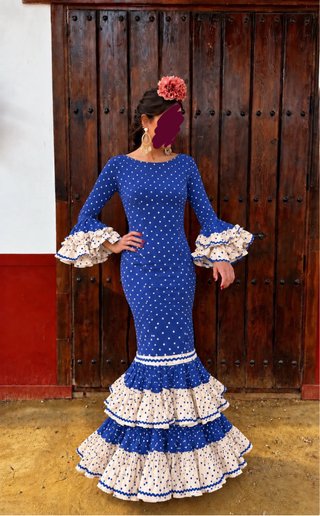Traje de flamenca azul con lunares