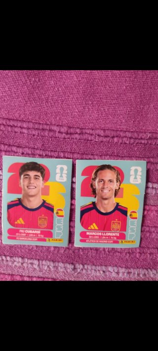 Cromos Mundial 2026 Pau Cubarsí y Llorente
