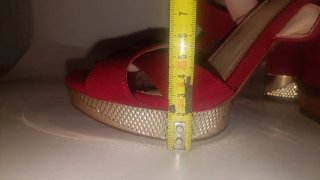Zapatos de tacón rojos Catwalk dorados