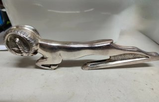 Embellecedor de Coche Antiguo - Figura de Carnero