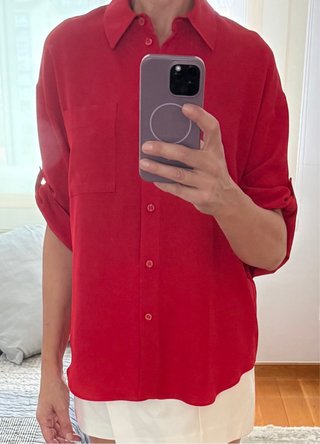 Camisola roja Zara.