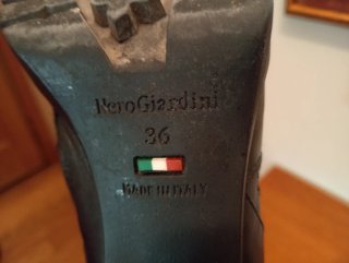 Botines de piel negros