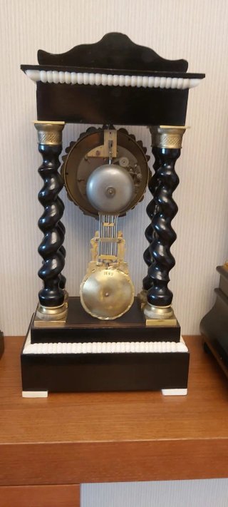 Reloj de sobremesa francés antiguo