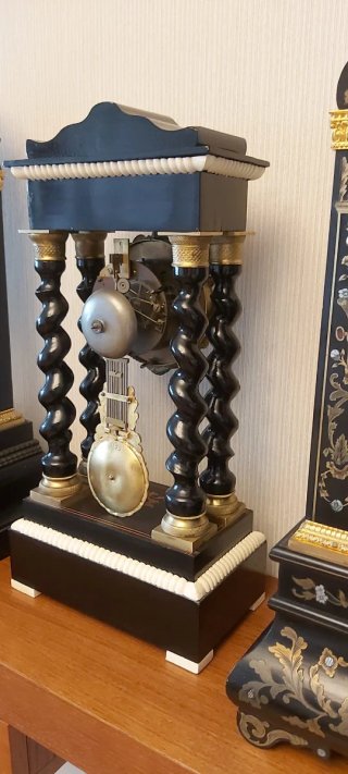 Reloj de sobremesa francés antiguo