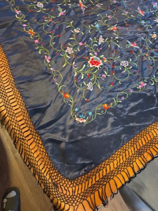 Mantón de Manila Negro Bordado