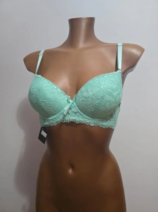 Sujetador con relleno talla M.CON ETIQUETA . 4 EUR