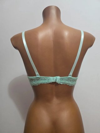 Sujetador con relleno talla M.CON ETIQUETA . 4 EUR