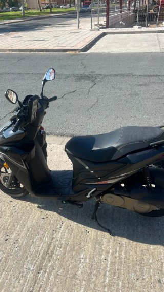 Moto Scooter Negra