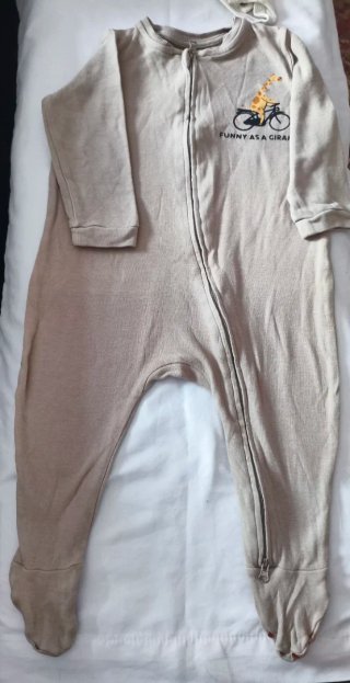 Pijama de Bebé Beige con Estampado