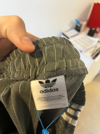 Pantalón adidas Efecto Traje