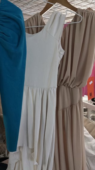 Lote de vestidos y. Monos y camisa de mujer y homb