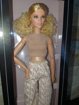 Barbie Signature Basics Modelo 07