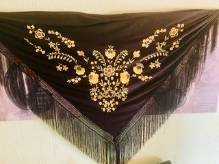 Mantón Baturra Negro y Dorado