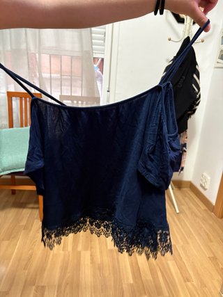 Top Azul con Detalle de Encaje