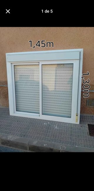 Ventana Corredera Blanca con Persiana
