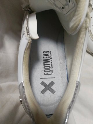 Zapatillas Xti Blancas y Plateadas