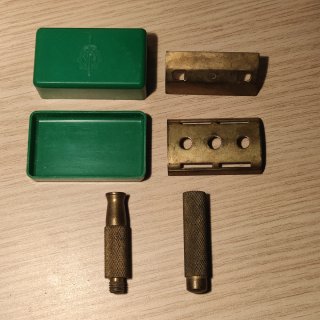 Maquinilla de afeitar militar antigua