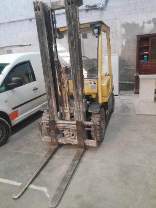 Carretilla elevadora amarilla ano 2007 horas 19772