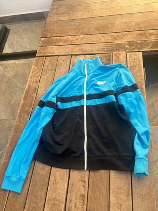Chaqueta de chándal Nike azul y negra