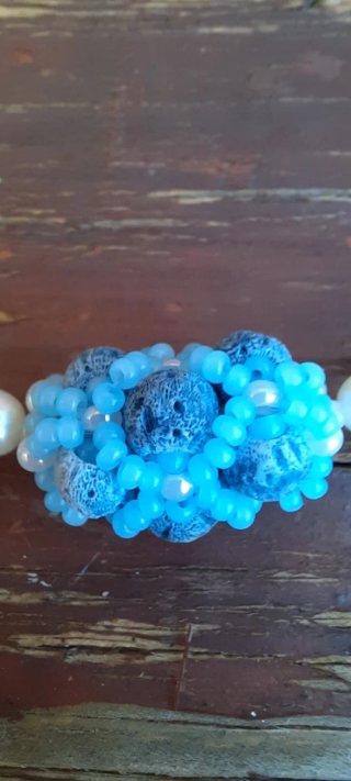 Collar de Coral Azul y Perlas