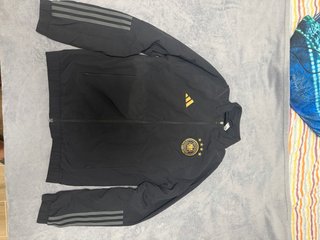 Chaqueta Adidas Negra y Dorada