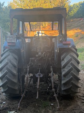 Tractor Ebro 470 con pala