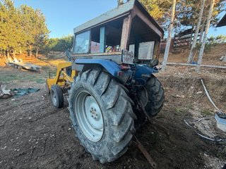 Tractor Ebro 470 con pala