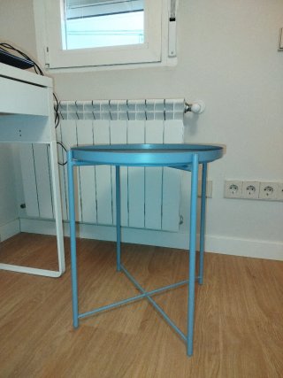 Mesa auxiliar redonda azul Ikea
