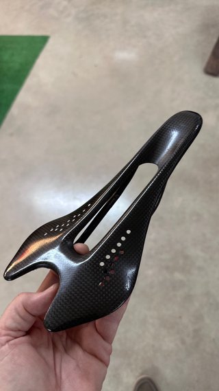 50gramos Sillín de Carbono Ultraligero