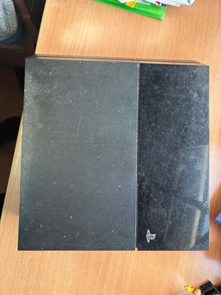 PS4 (PlayStation 4)