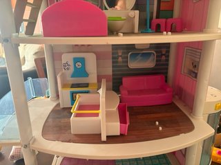Autocaravana Barbie, piso di barriguitas e casa