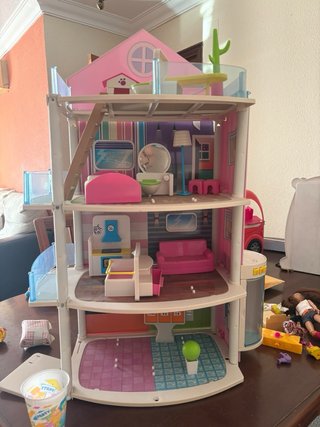Autocaravana Barbie, piso di barriguitas e casa