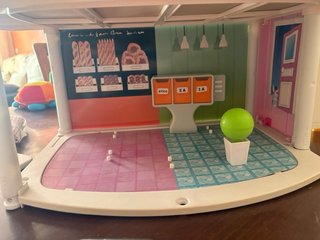 Autocaravana Barbie, piso di barriguitas e casa