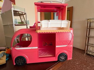 Autocaravana Barbie, piso di barriguitas e casa