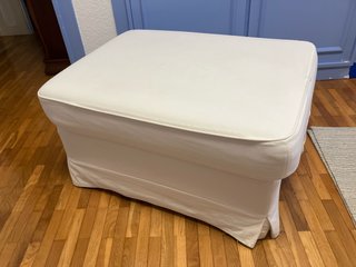 Reposapiés Ikea con almacenaje