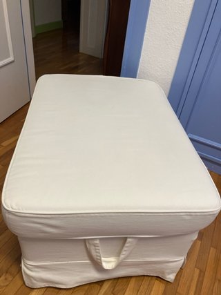 Reposapiés Ikea con almacenaje