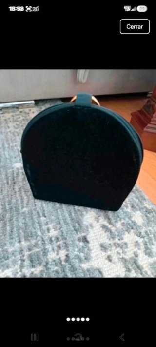 Bolso de fiesta negro con aro dorado