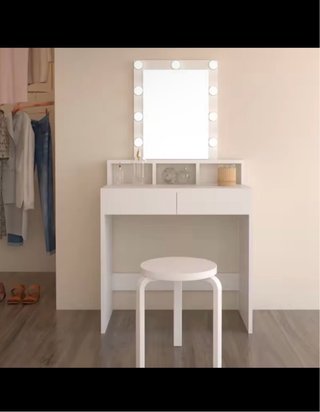 Toeletta per trucco con specchio e sgabello