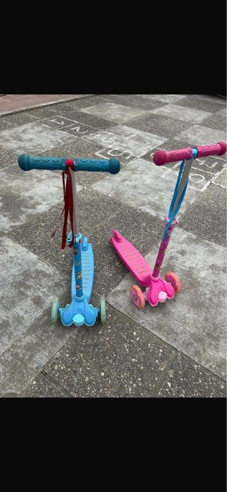 2 Patinetes Infantiles (Azul y Rosa)